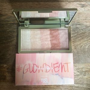 BRAND NEW Face highlighter palette